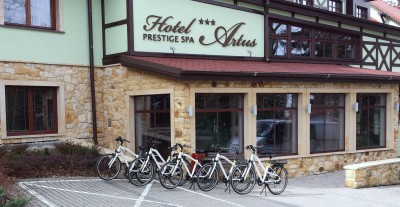 ELEKTRYCZNE ROWERY w HOTELU ARTUS
