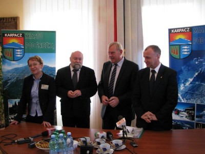 PODPISANO UMOWĘ PRZYZNAJĄCA KARPACZOWI PONAD 7,7 MLN Z UNII EUROPEJSKIEJ 