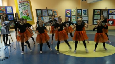 W Karpaczu wręczono uzdolnionym plastycznie uczniom nagrody