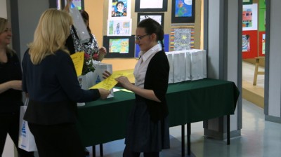 W Karpaczu wręczono uzdolnionym plastycznie uczniom nagrody