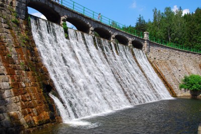 DAM ON ŁOMNICA RIVER