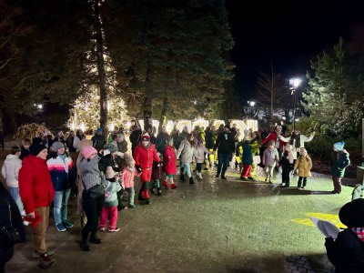 Uroczyste rozświetlenie choinki miejskiej 6.12.2025