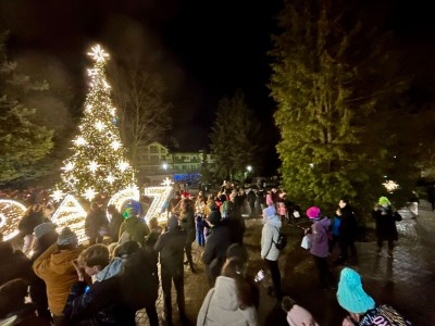 Uroczyste rozświetlenie choinki miejskiej 6.12.2025