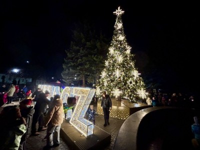 Uroczyste rozświetlenie choinki miejskiej 6.12.2025