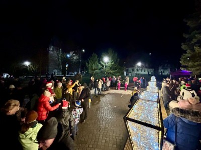 Uroczyste rozświetlenie choinki miejskiej 6.12.2025
