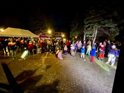 Uroczyste rozświetlenie choinki miejskiej 6.12.2025