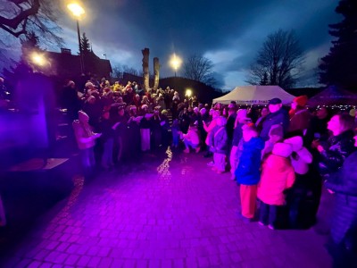 Uroczyste rozświetlenie choinki miejskiej 6.12.2025