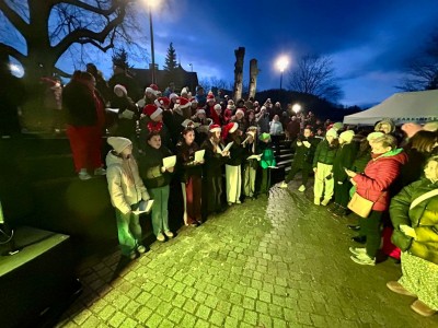 Uroczyste rozświetlenie choinki miejskiej 6.12.2025