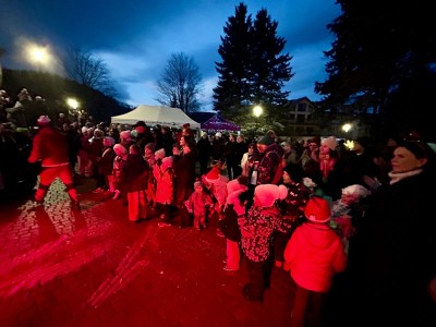 Uroczyste rozświetlenie choinki miejskiej 6.12.2025