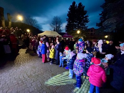 Uroczyste rozświetlenie choinki miejskiej 6.12.2025