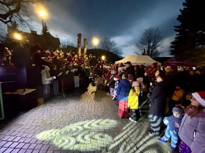 Uroczyste rozświetlenie choinki miejskiej 6.12.2025
