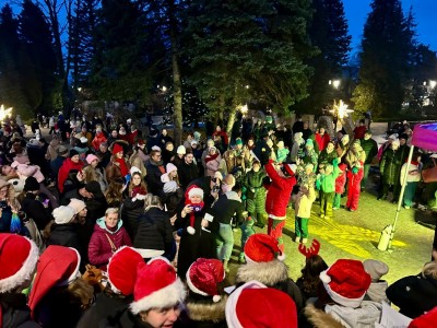 Uroczyste rozświetlenie choinki miejskiej 6.12.2025