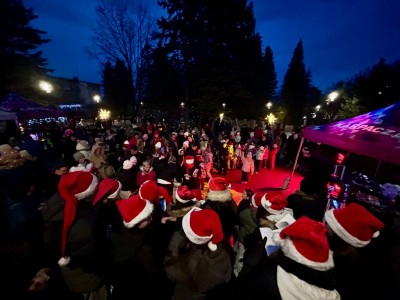 Uroczyste rozświetlenie choinki miejskiej 6.12.2025