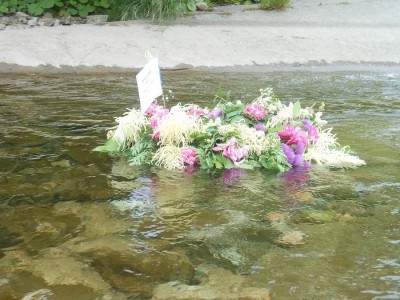 Jany – Hochsommernacht am Wasserfall