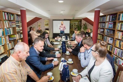 Konferencja dotycząca przyszłości linii kolejowych łączących Jelenią Górę z Karpaczem i Kamienną Górą