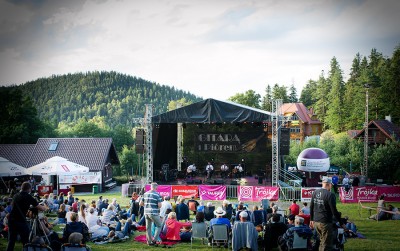 Szukam, szukania mi trzeba, domu gitarą i piórem…