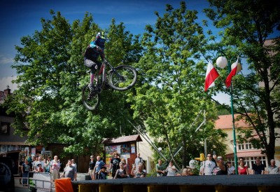 Rowerowe widowisko Downhill City Tour