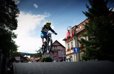 Rowerowe widowisko Downhill City Tour