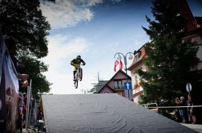 Rowerowe widowisko Downhill City Tour