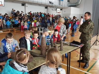 Prelekcja o zagrożeniu ze strony niewybuchów i niewypałów dla uczniów Zespołu Szkół w Karpaczu