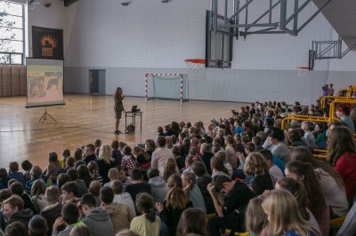 Spotkanie dzieci z oficjalną maskotką miasta