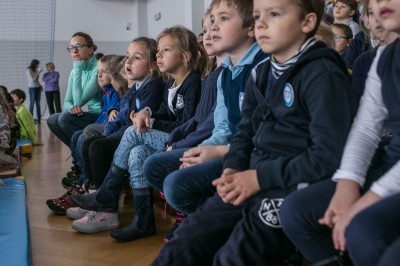 Spotkanie dzieci z oficjalną maskotką miasta