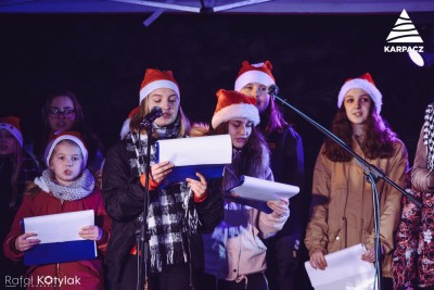 W Karpaczu tysiącami lampek rozbłysnęła świąteczna choinka