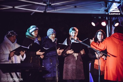 W Karpaczu tysiącami lampek rozbłysnęła świąteczna choinka