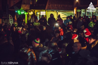 W Karpaczu tysiącami lampek rozbłysnęła świąteczna choinka