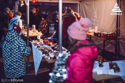 W Karpaczu tysiącami lampek rozbłysnęła świąteczna choinka