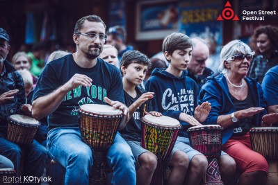 Jan Nowicki i zespół Raz Dwa Trzy na Open Street Festival w Karpaczu