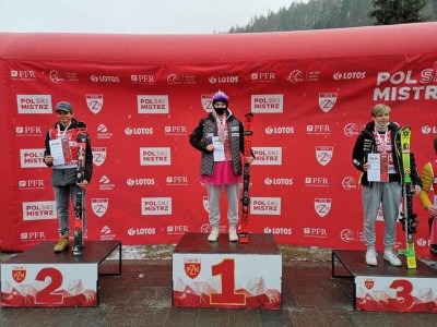 trzech zawodników na podium