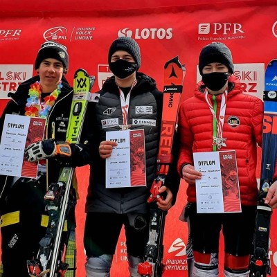 trzech zawodników na podium