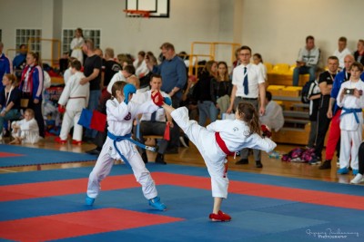 Rozgrywka karate w kategorii dziewcząt