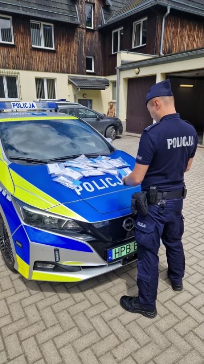 Przekazanie testów narkotykowych dla Komisariatu Policji w Karpaczu