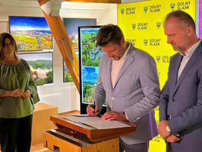 Podpisanie umowy na przedłużenie współprowadzenia Muzeum Sportu i Turystyki w Karpaczu