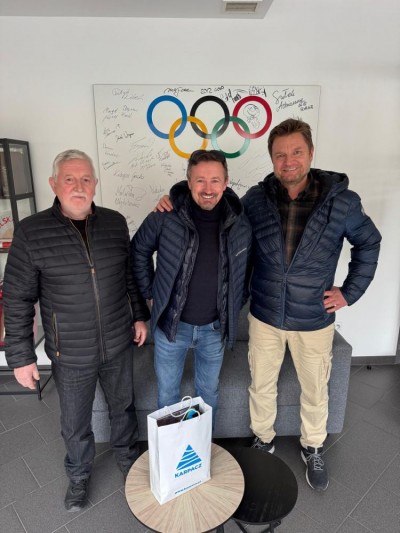 Adam Małysz odwiedził Karpacz. Rozmowy o przyszłości sportów zimowych pod Śnieżką