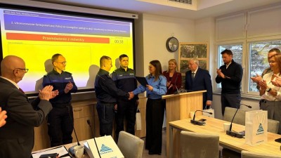 Uhonorowanie funkcjonariuszy Policji podczas ostatniej sesji Rady Miejskiej w Karpaczu