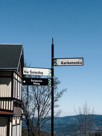 System Informacji Miejskiej w Karpaczu - funkcjonalność i estetyka w górskiej przestrzeni