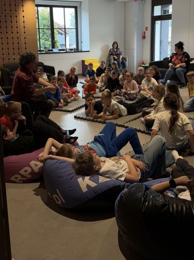 Opowieści z różnych stron świata – pierwsze spotkanie z autorskimi bajkami za nami