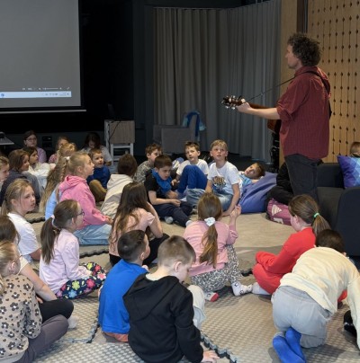 Opowieści z różnych stron świata – pierwsze spotkanie z autorskimi bajkami za nami