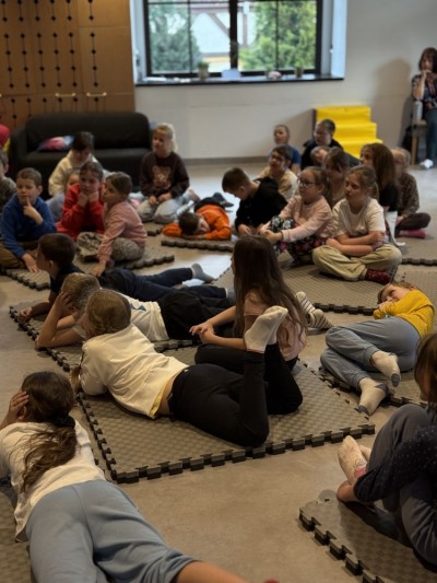 Opowieści z różnych stron świata – pierwsze spotkanie z autorskimi bajkami za nami