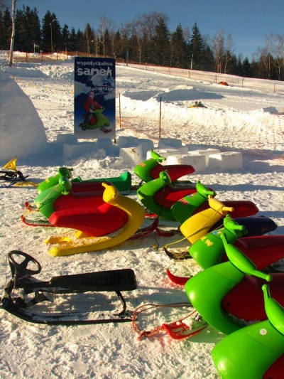 /img/galerie/snowtubing/2-zimowy-plac-zabaw.jpg