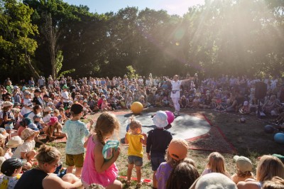 /img/2023/OSF2023/hop-w-kosmos/Teatr-w-Blokowisku-GAK-FETA2023-15.jpg