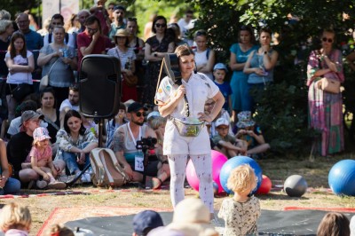 /img/2023/OSF2023/hop-w-kosmos/Teatr-w-Blokowisku-GAK-FETA2023-13.jpg
